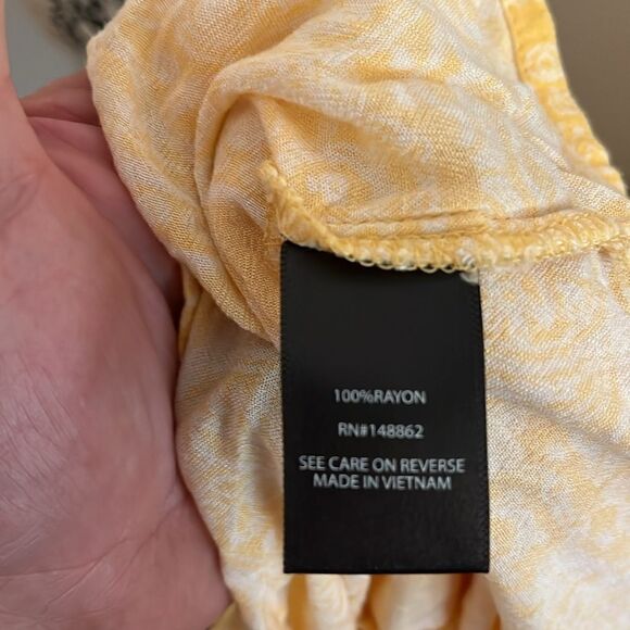 Torrid Yellow White Design Back Button Keyhole Tiered Top Contemporary Feminine - Picture 11 of 12